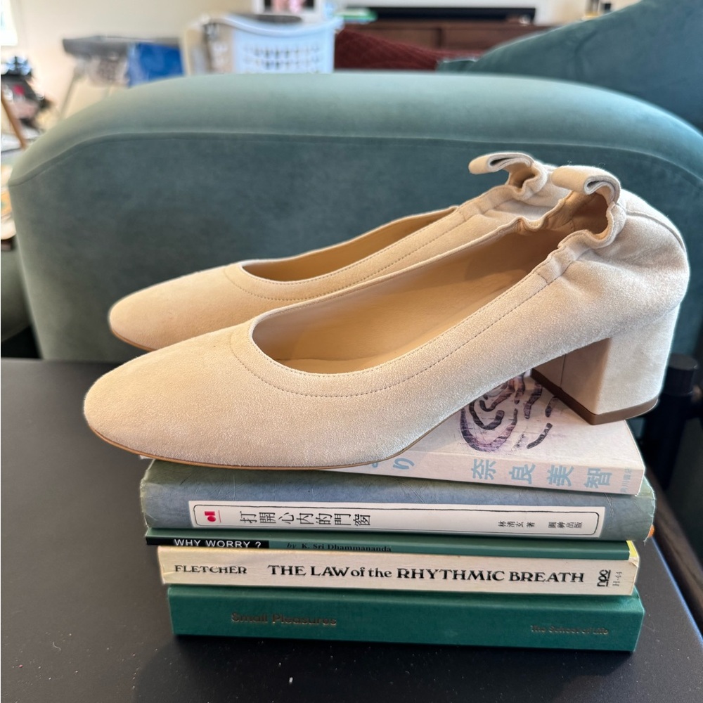 Brand new everlane day glove heels